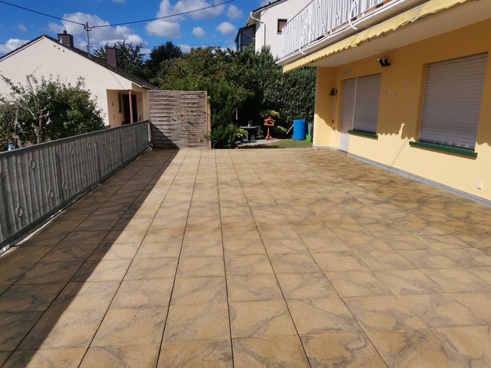 Fertig gereinigte Plattenterrasse